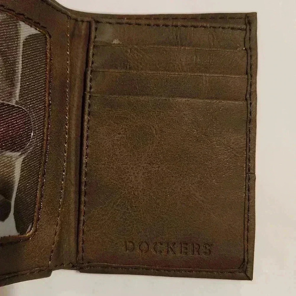 Dockers Trifold Wallet For Men Brown Color - Picture 7 of 10